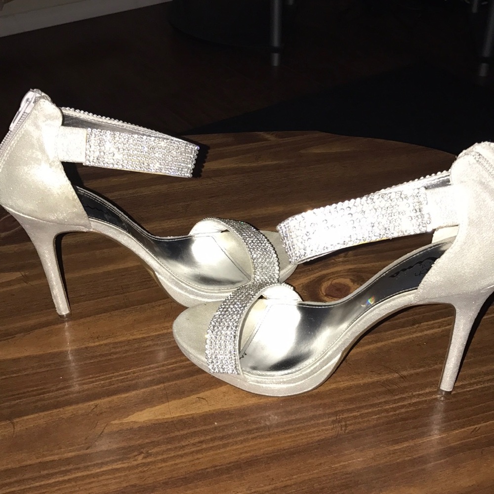 Silver rhinestones Heels!